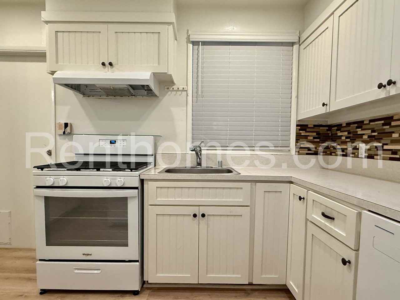 631 Colorado Ave - Photo 7 of 18