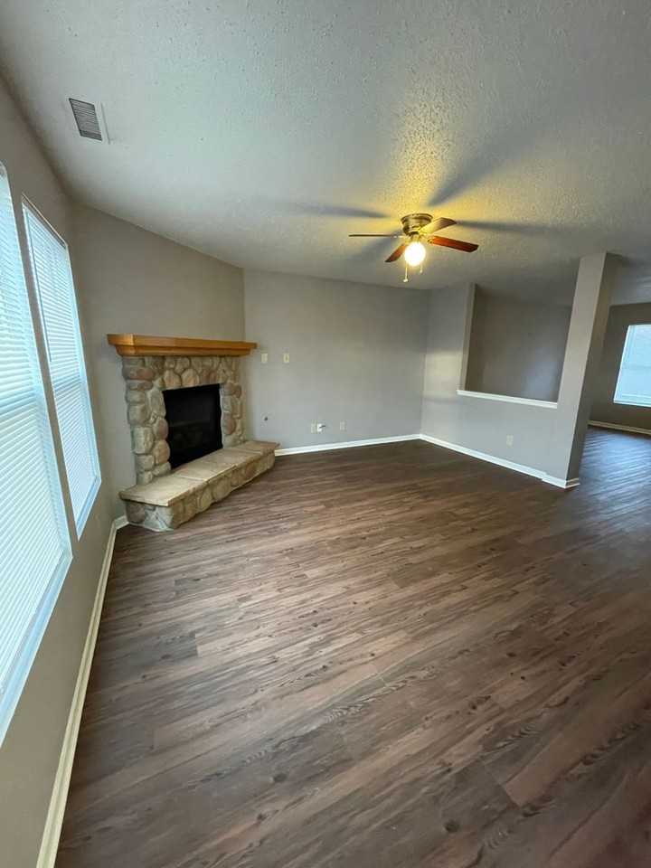8226 Crackling Ln - Photo 3 of 19
