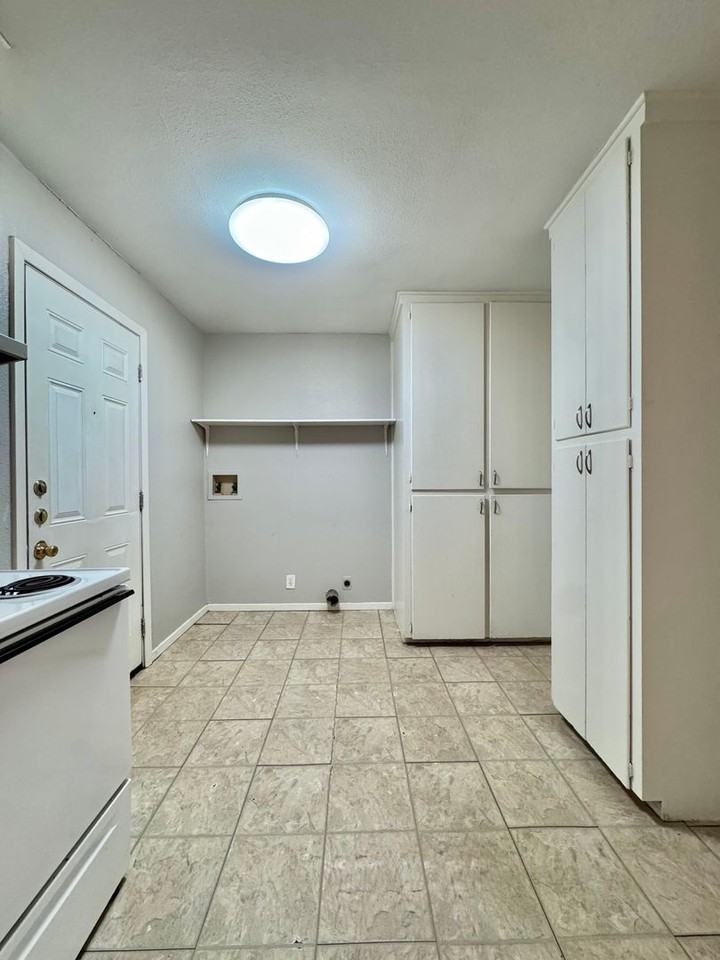 1305 Richard St - Photo 6 of 11