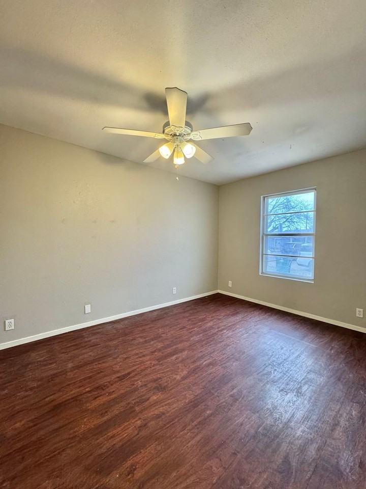 1305 Richard St - Photo 7 of 11