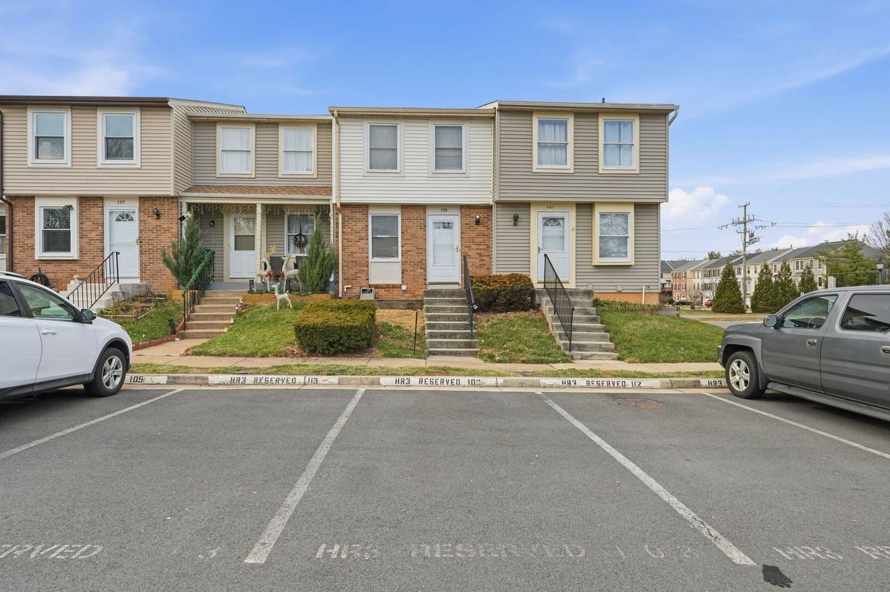 739 Brethour Ct - Photo 2 of 25