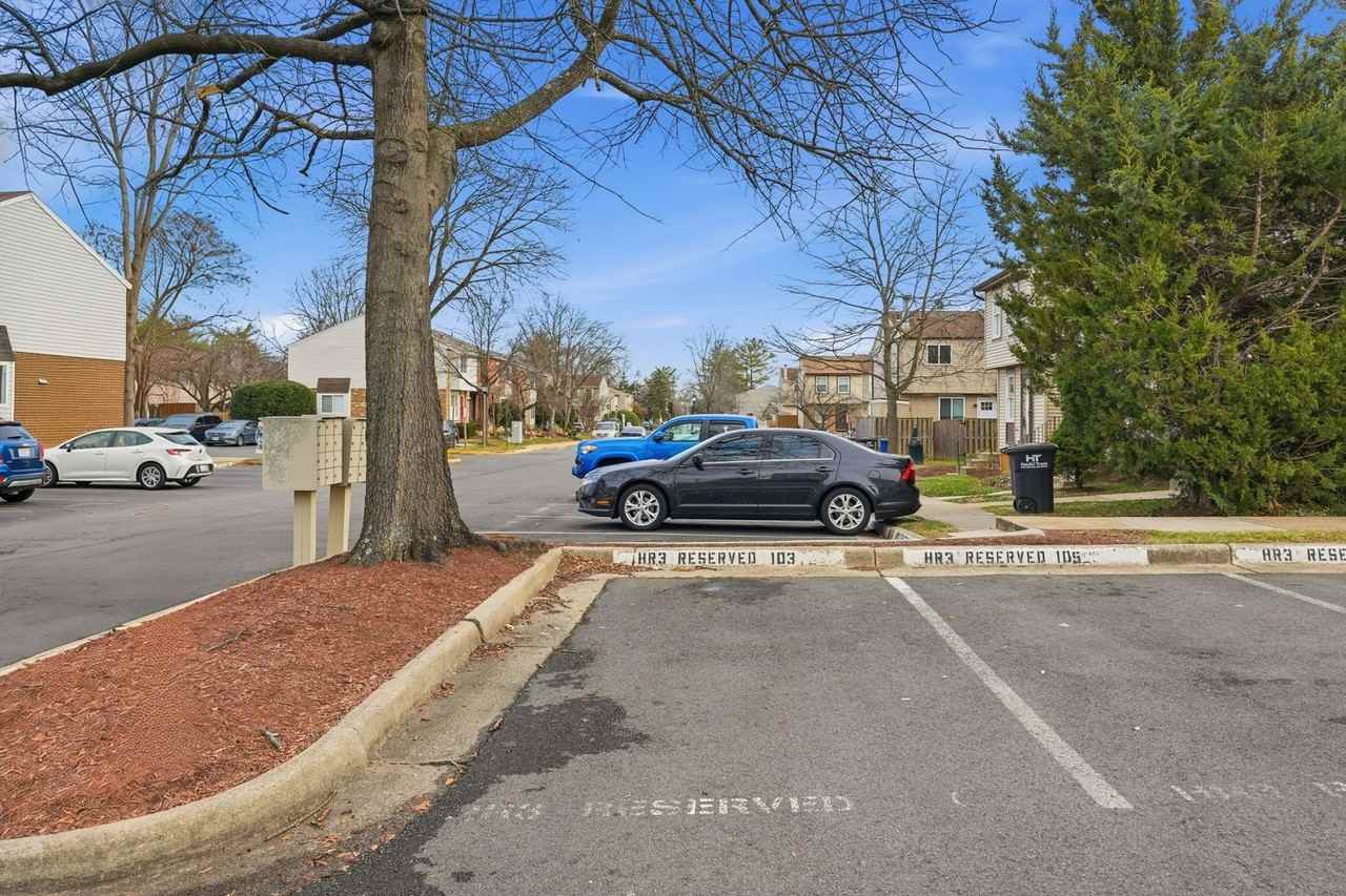 739 Brethour Ct - Photo 3 of 25