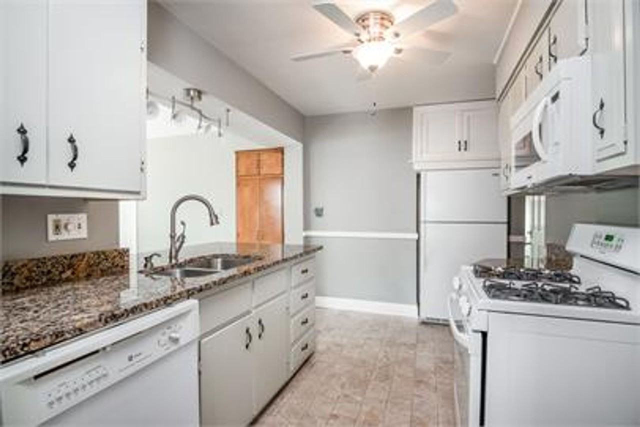 304 Fairlawn Rd - Photo 5 of 13