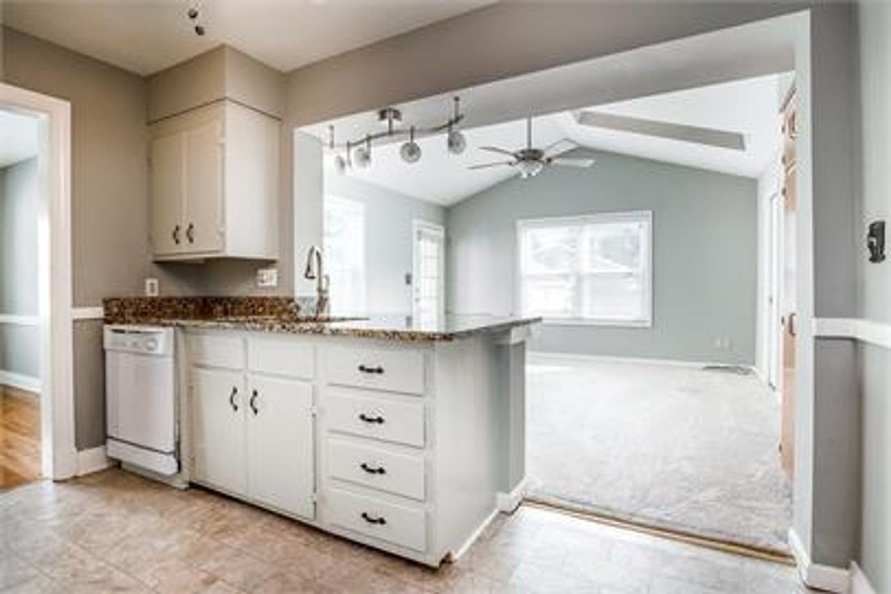 304 Fairlawn Rd - Photo 6 of 13