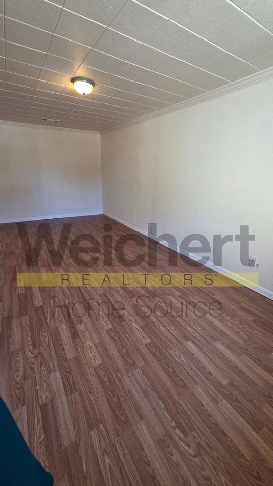 505 N 3rd St - Photo 3 of 8