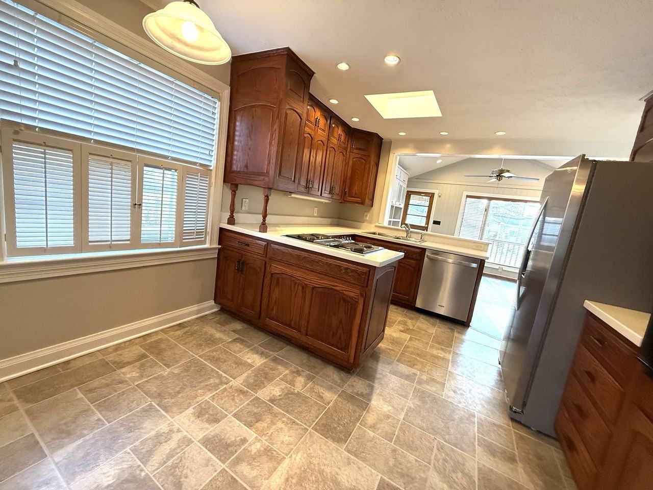 1236 Valley Dr - Photo 5 of 27