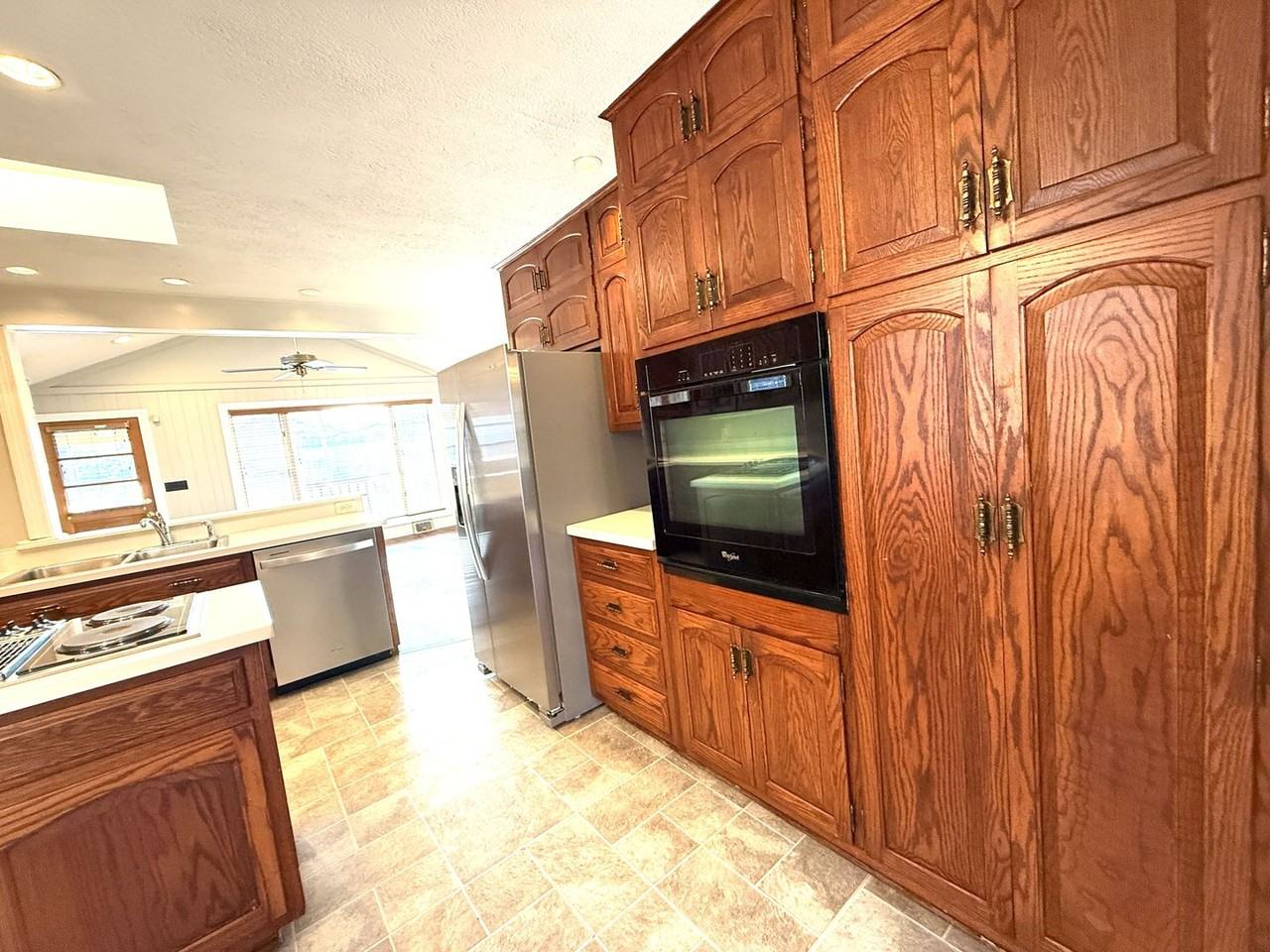 1236 Valley Dr - Photo 6 of 27