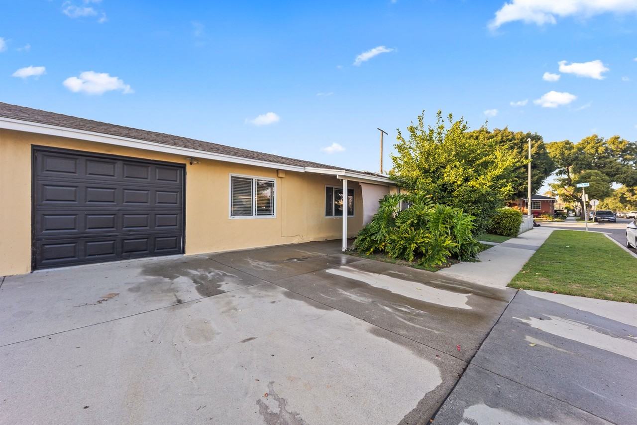 6297 Orizaba Ave - Photo 3 of 38