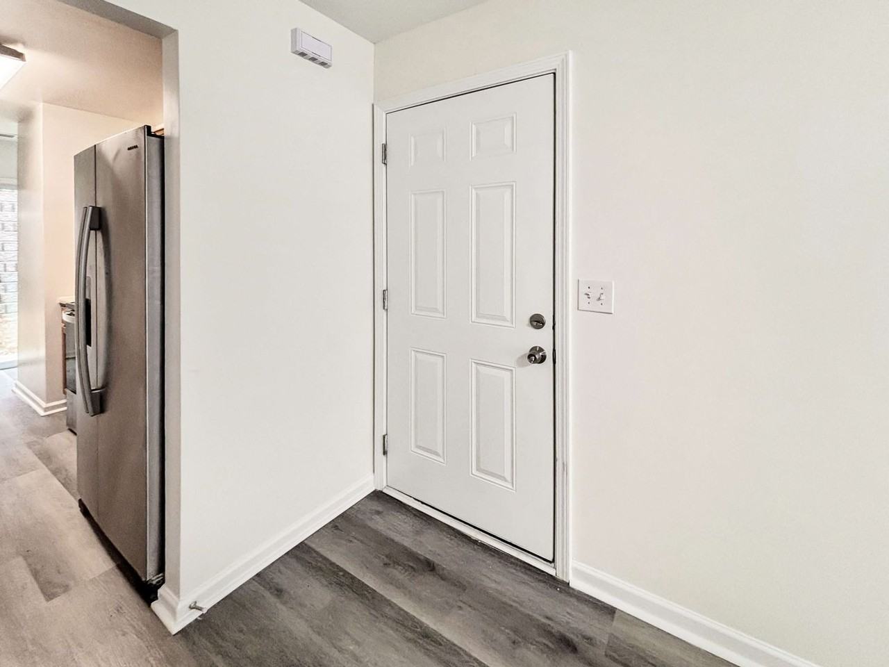 1402 Stonehaven Cir #1402 - Photo 3 of 23