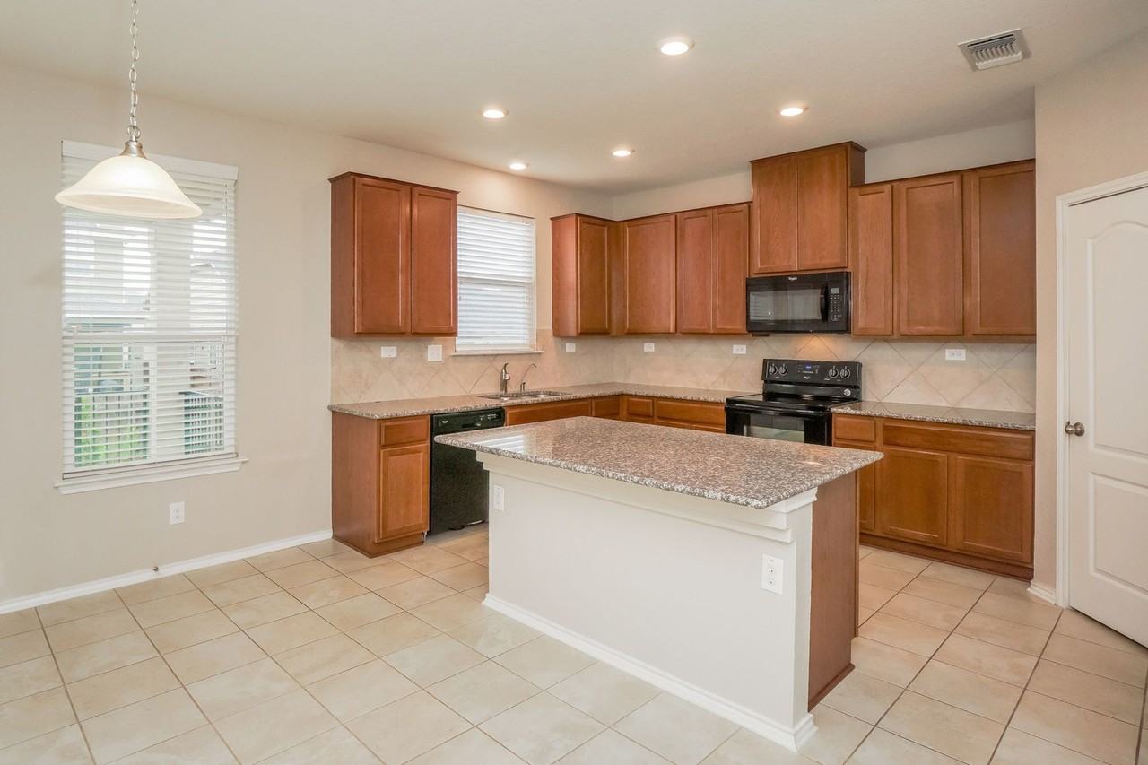 540 Landmark Gate - Photo 7 of 22