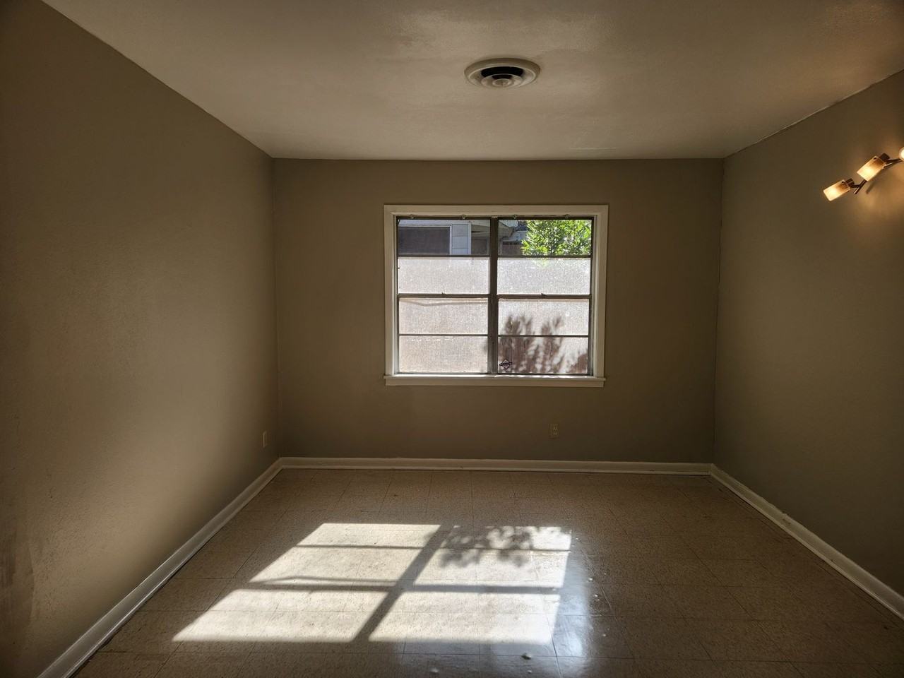 2432 Highland Ave - Photo 4 of 6