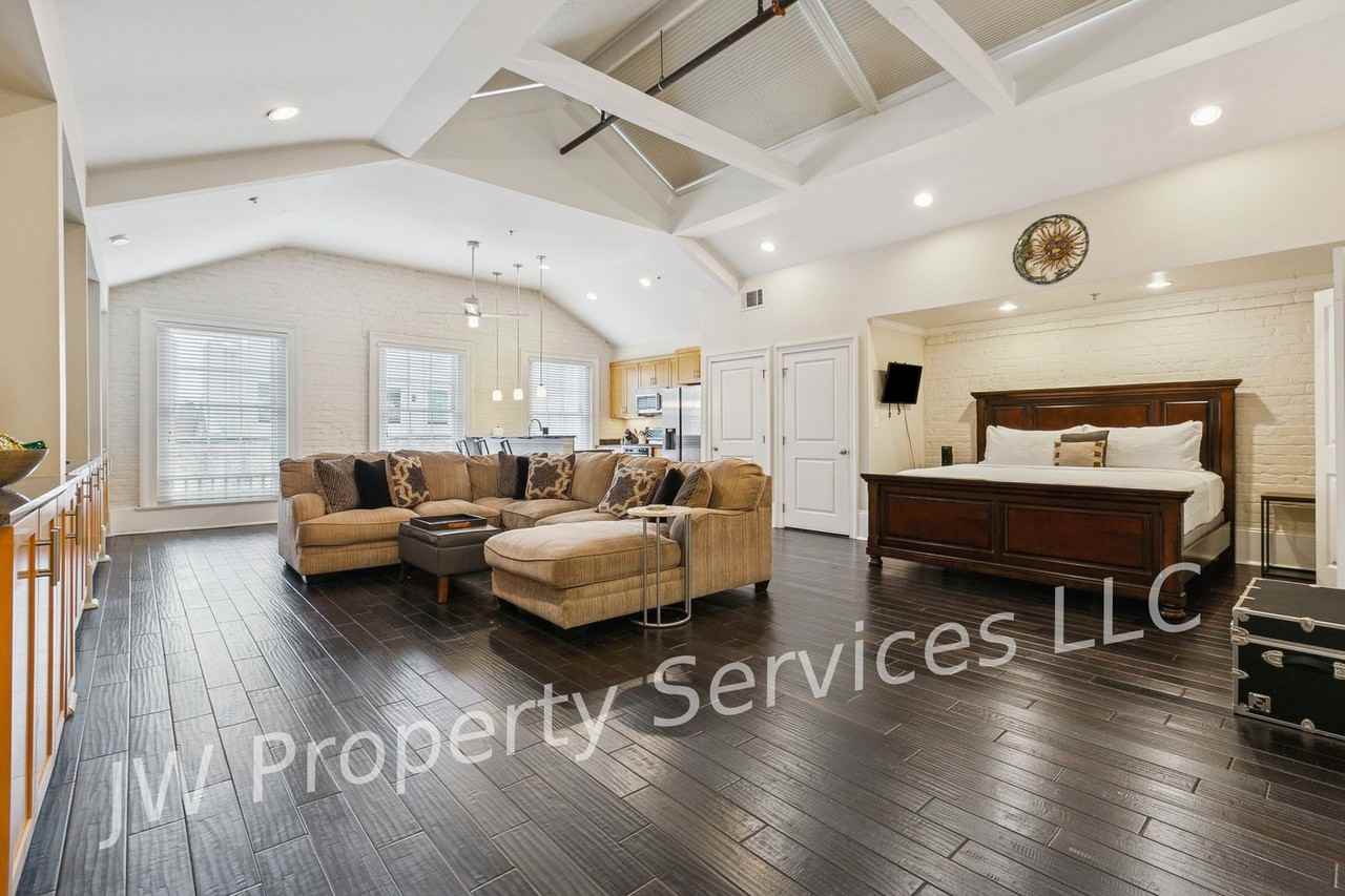 339 Carondelet St #4F - Photo 2 of 10