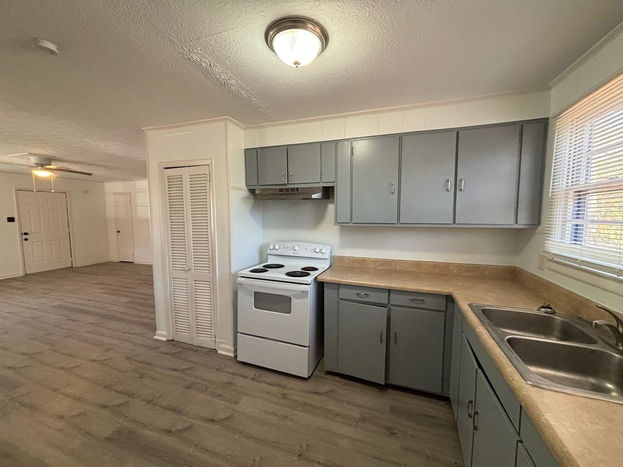 231 17th Ave S - Photo 3 of 13