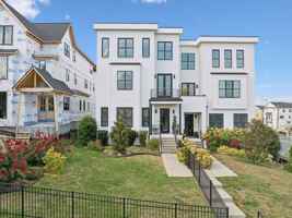 featured image of 1006 Argyle Ave