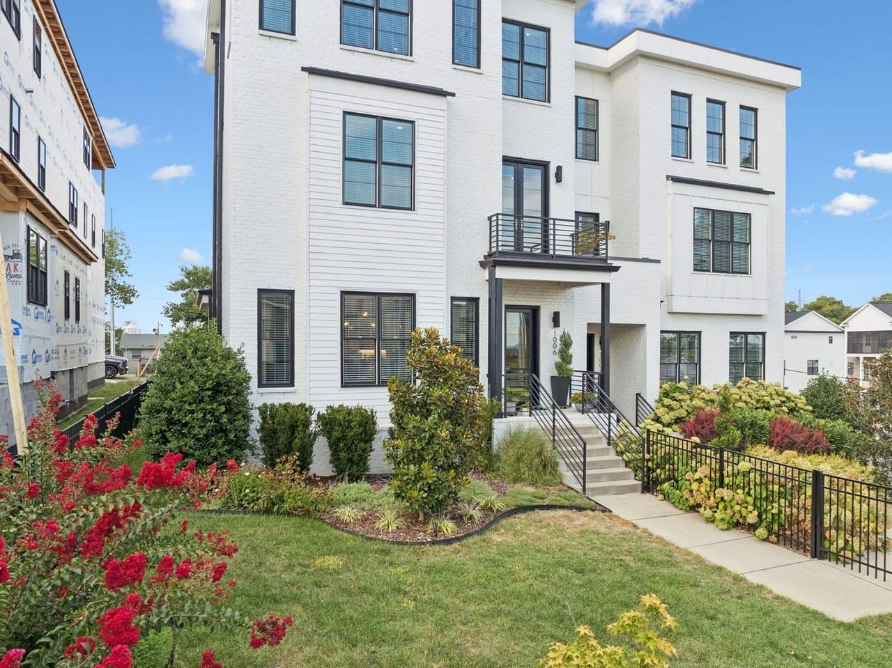 1006 Argyle Ave - Photo 2 of 50