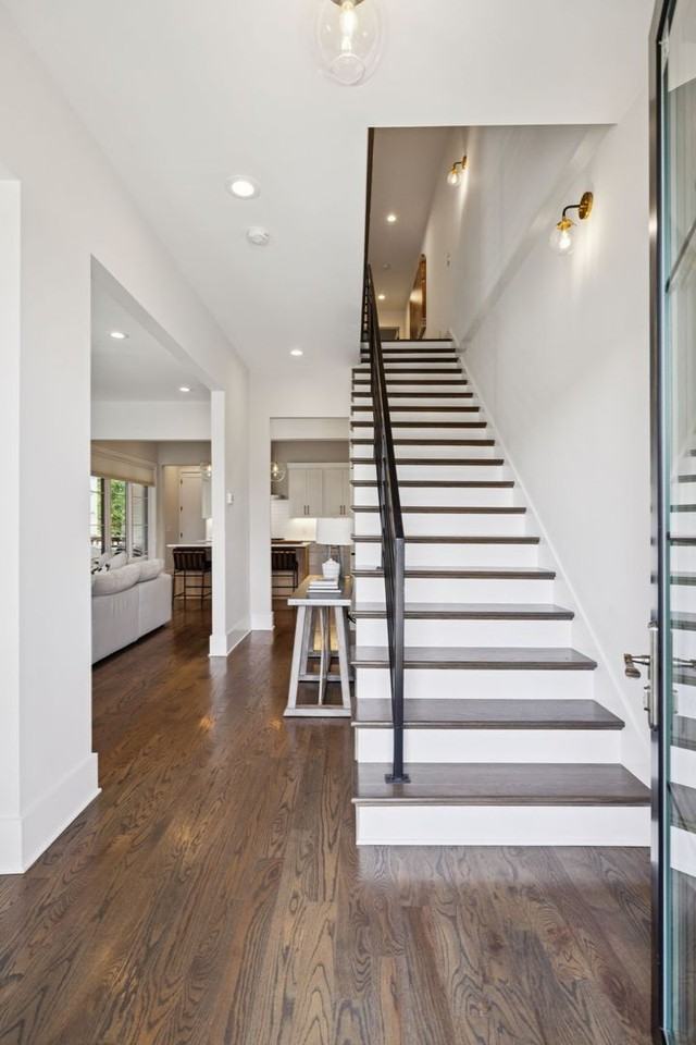 1006 Argyle Ave - Photo 4 of 50