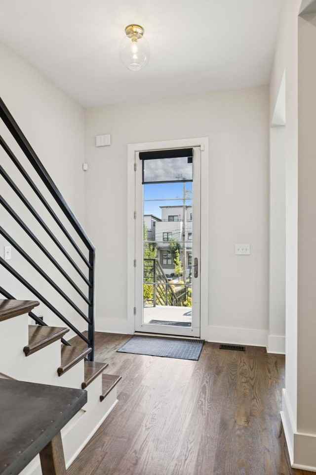 1006 Argyle Ave - Photo 6 of 50