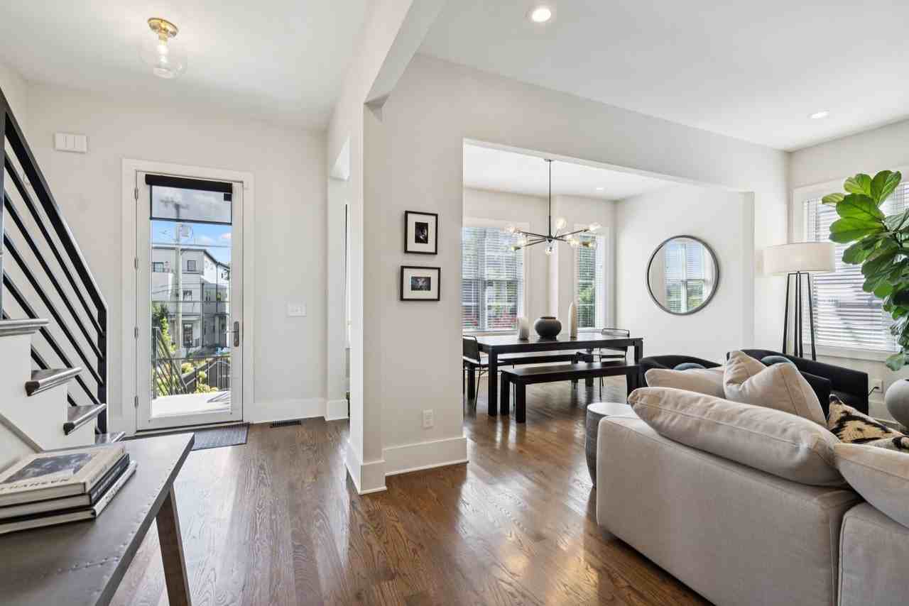 1006 Argyle Ave - Photo 7 of 50