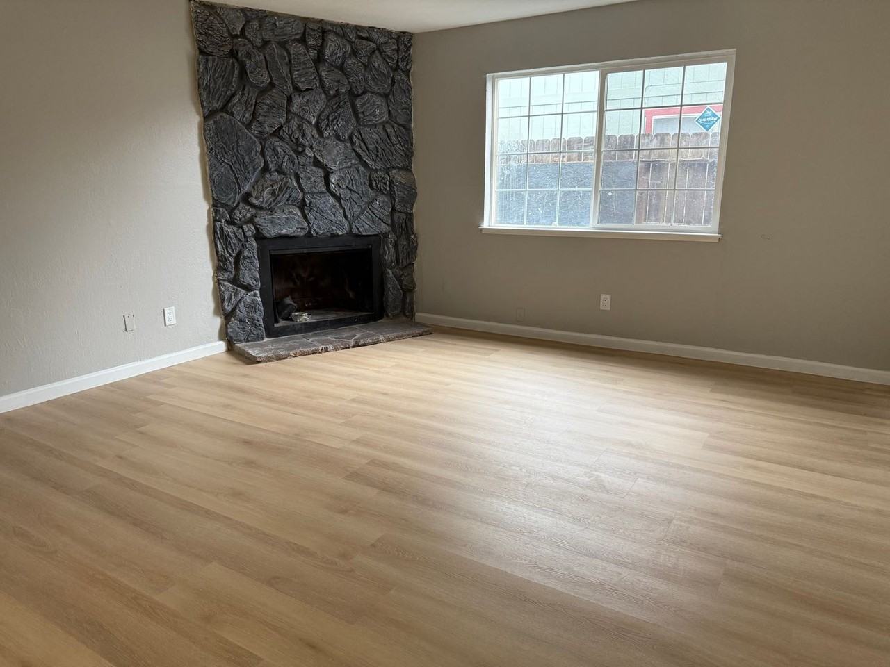 903 Delane Dr - Photo 2 of 7