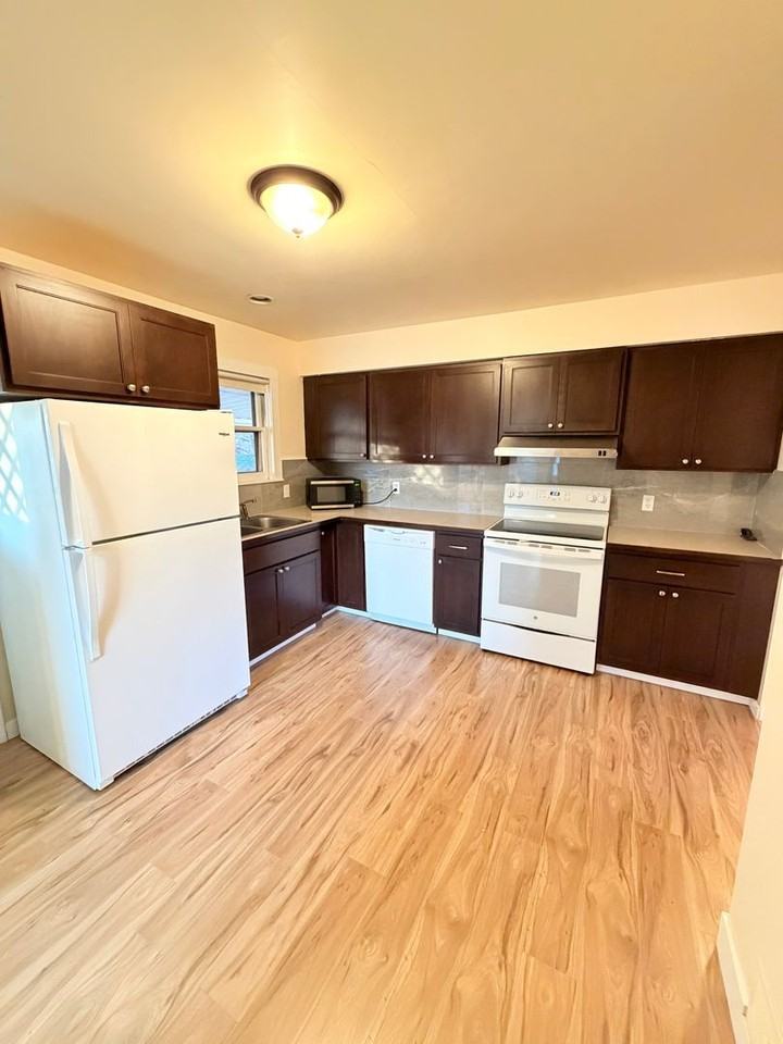 2903 W Princeton Ave - Photo 4 of 17