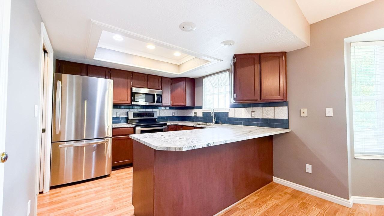 522 E 5350 S - Photo 2 of 21