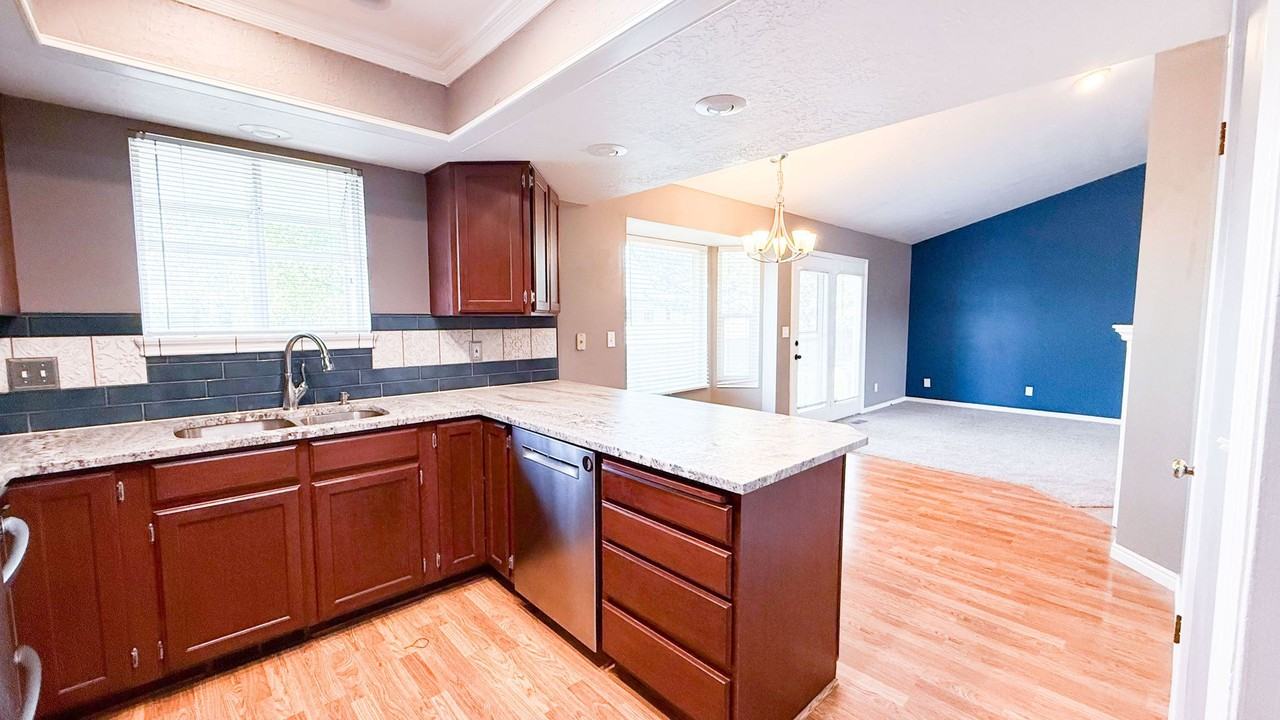 522 E 5350 S - Photo 3 of 21