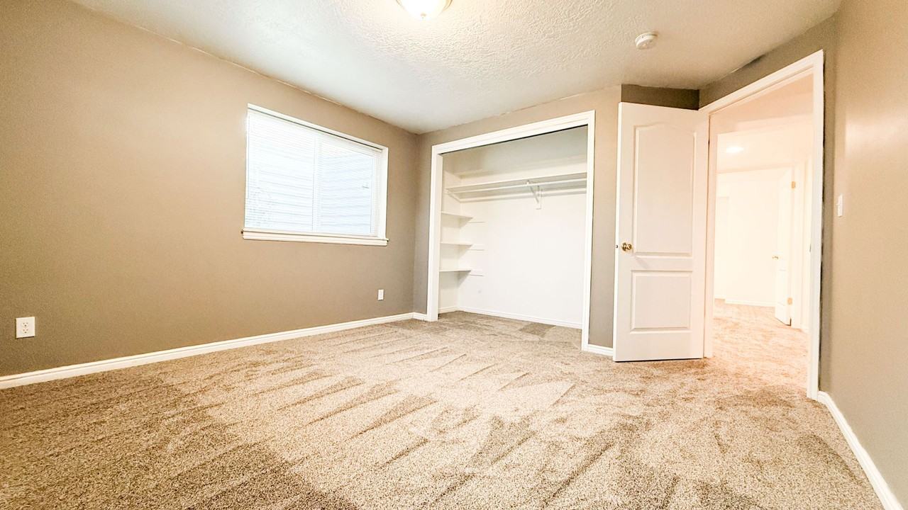 522 E 5350 S - Photo 7 of 21