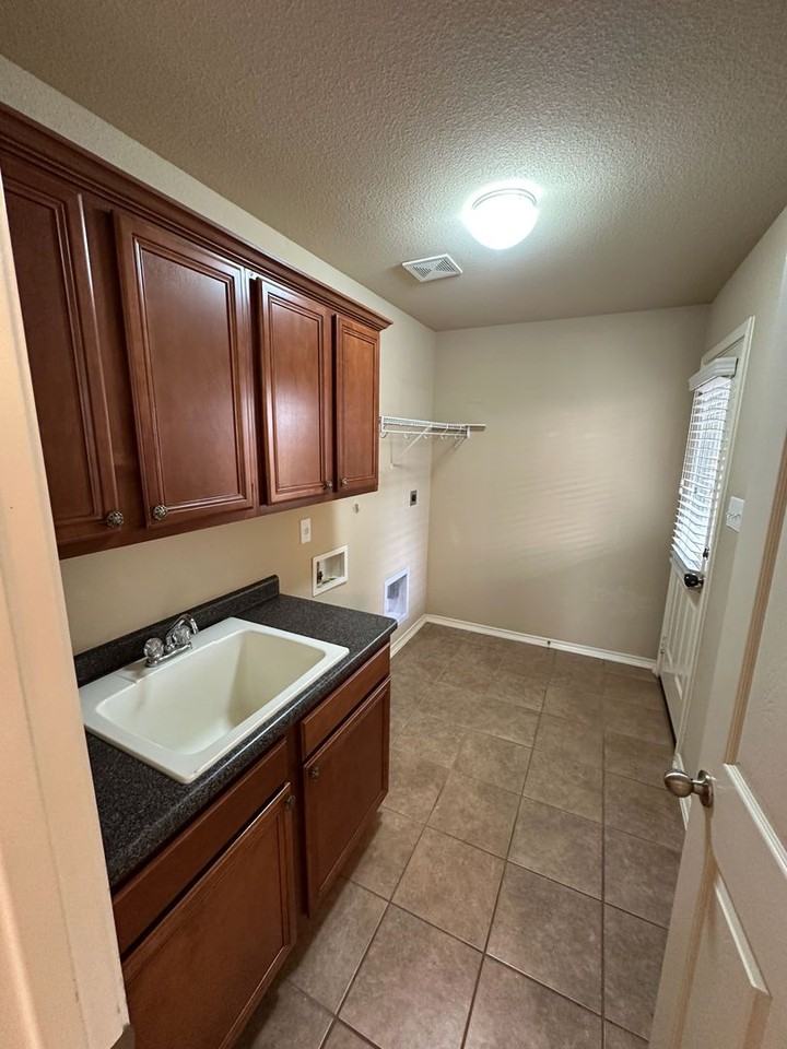 10711 Buck Park - Photo 4 of 13