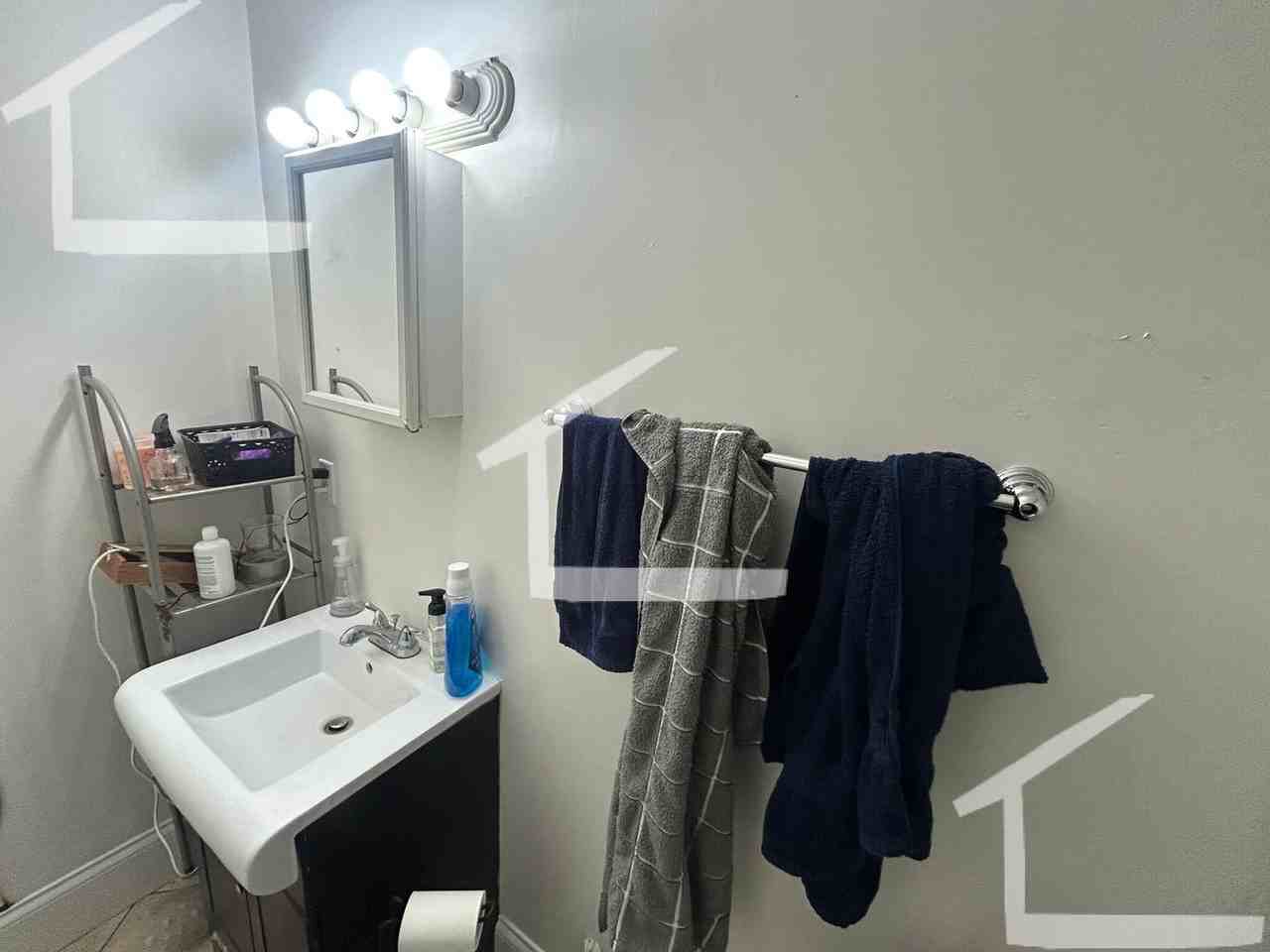 729 Parker St - Photo 6 of 16