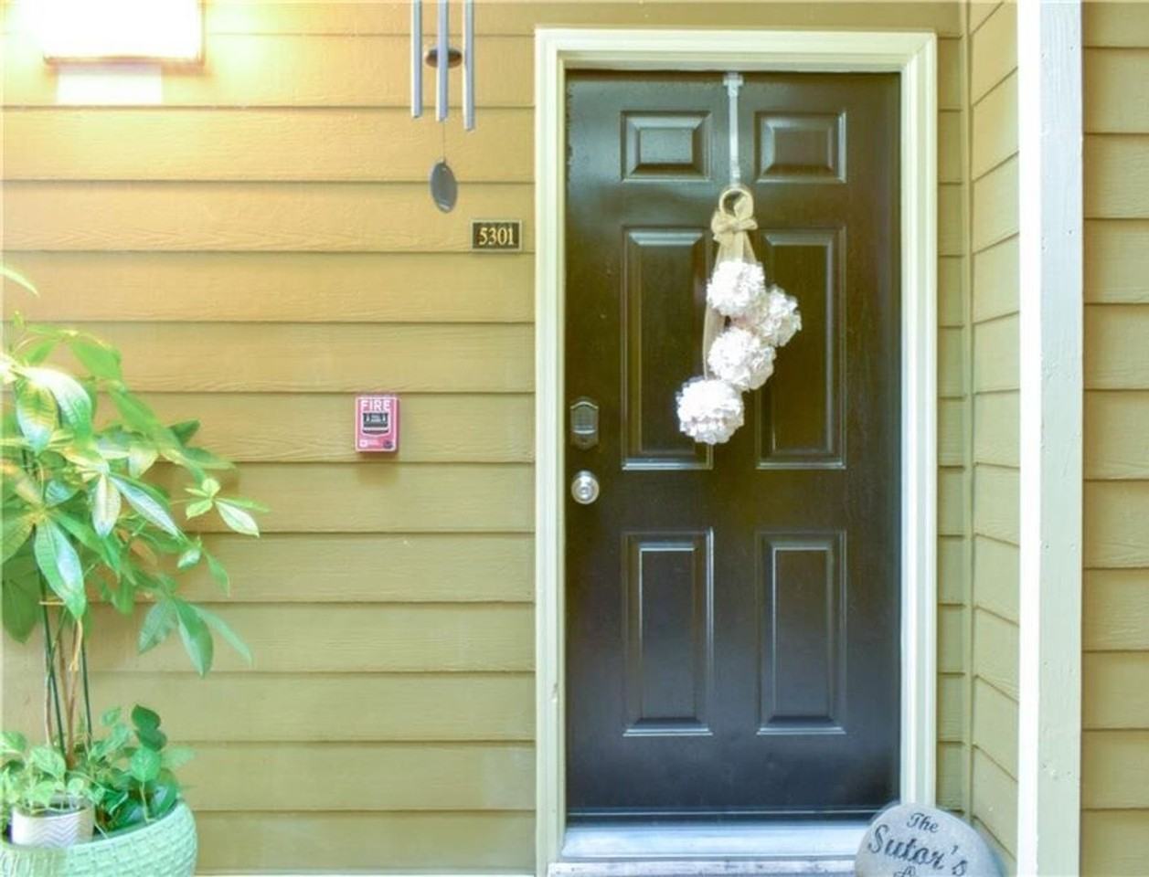 5301 Walden Park Dr - Photo 2 of 25