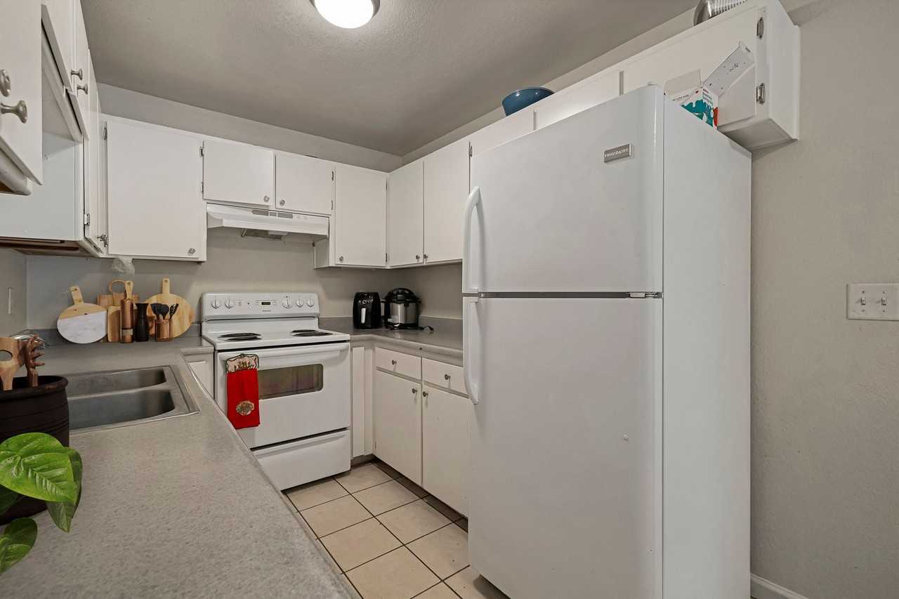 0434 - 435 Maple St. - Photo 4 of 15