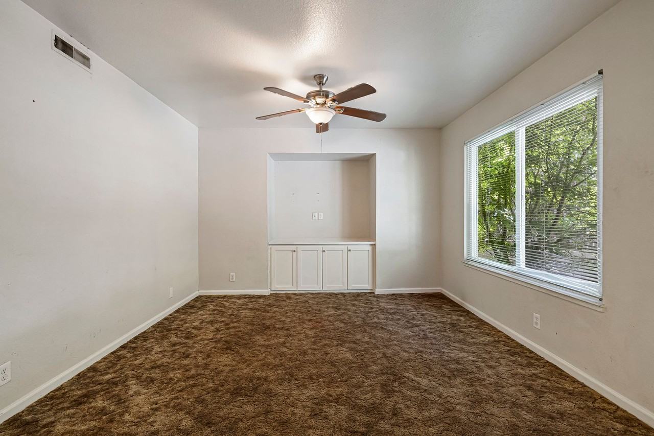 0434 - 435 Maple St. - Photo 7 of 15