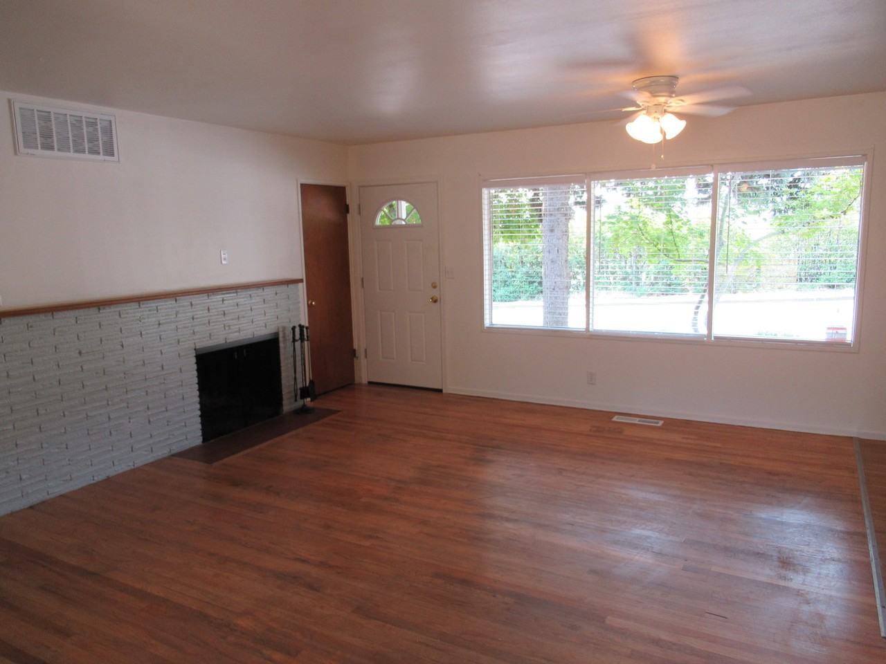 903 Cunningham Ln S - Photo 2 of 14