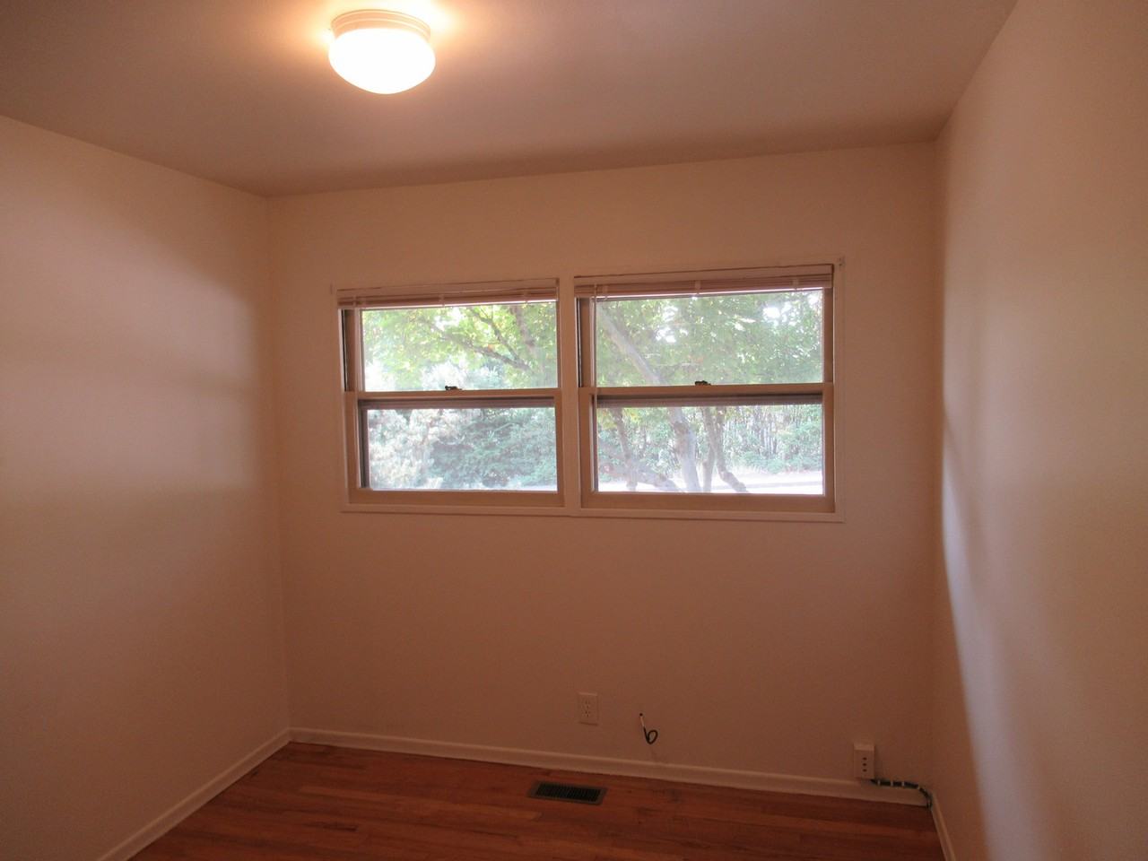 903 Cunningham Ln S - Photo 7 of 14