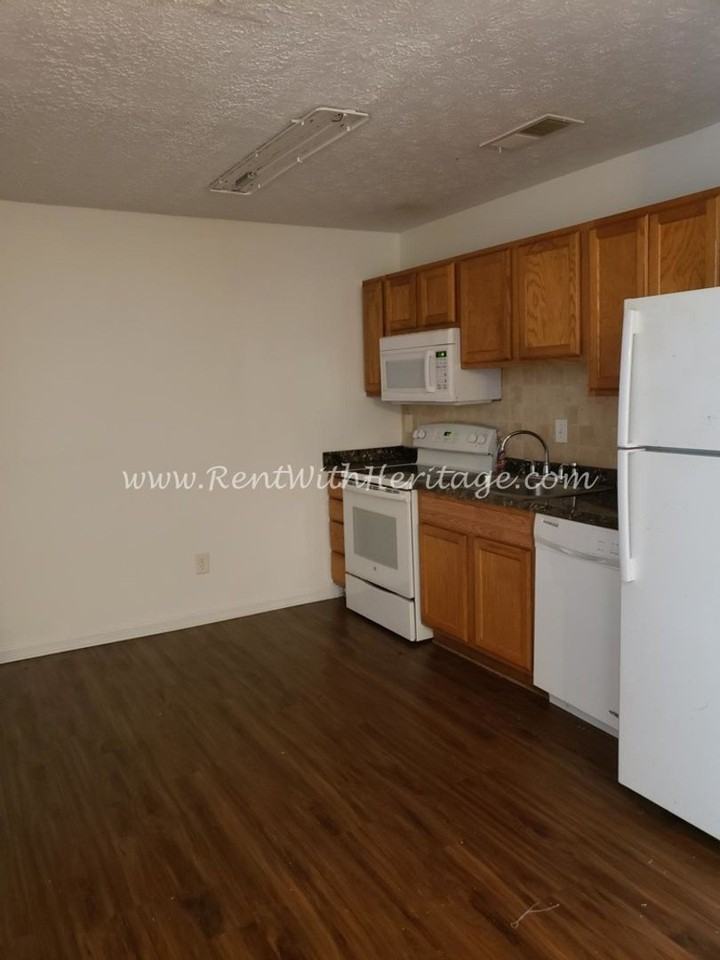 209 E Wilson St #103 - Photo 4 of 18