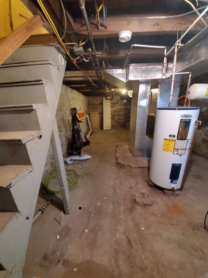 222 Lawrence St - Photo 3 of 32