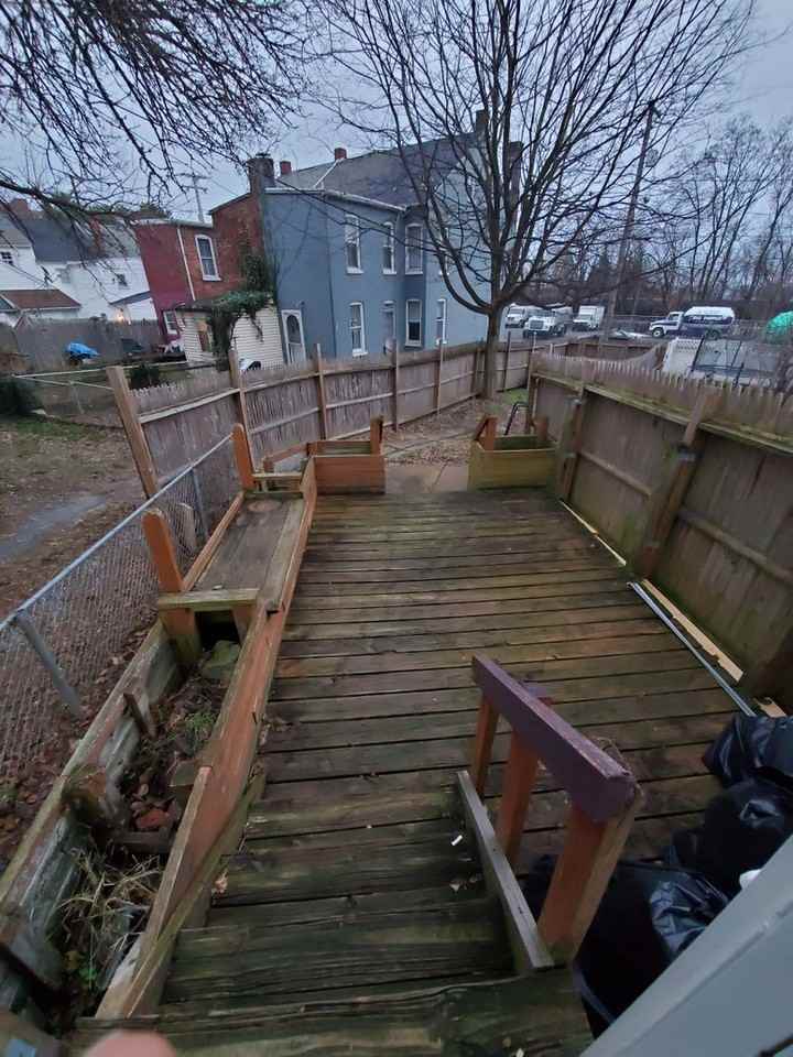 222 Lawrence St - Photo 6 of 32