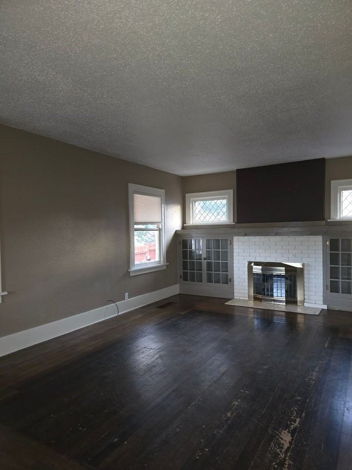 302 S Lincoln St - Photo 3 of 17