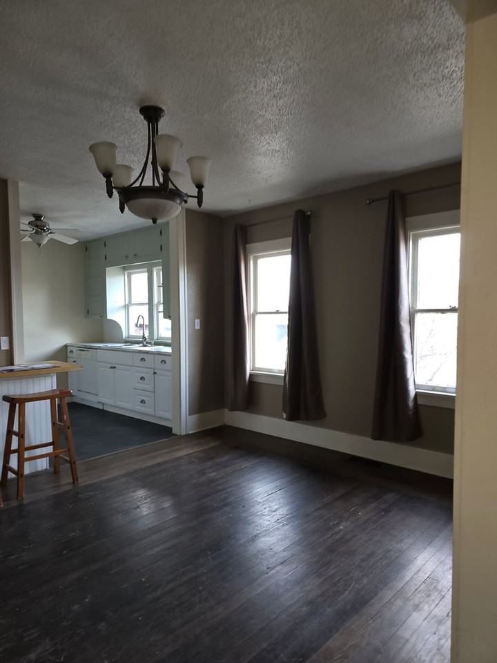 302 S Lincoln St - Photo 4 of 17