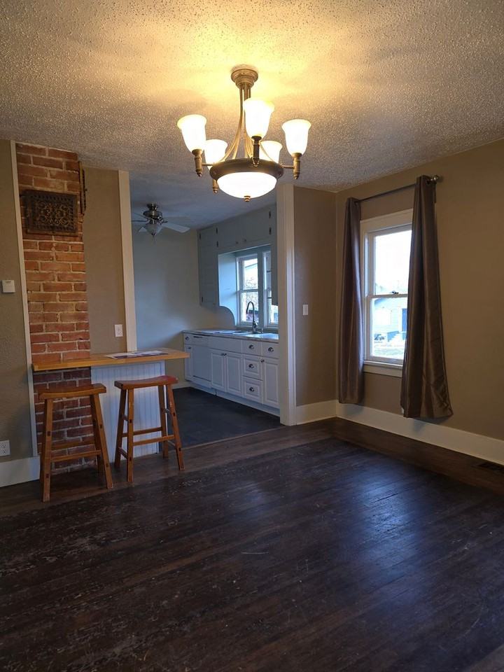 302 S Lincoln St - Photo 5 of 17