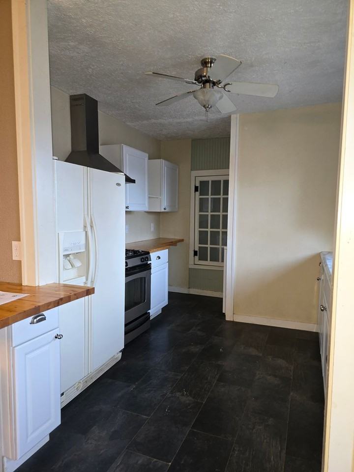 302 S Lincoln St - Photo 7 of 17