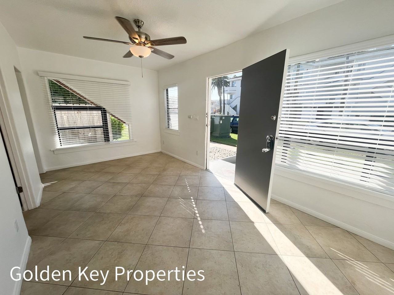 624 N Pacific St #B - Photo 5 of 11