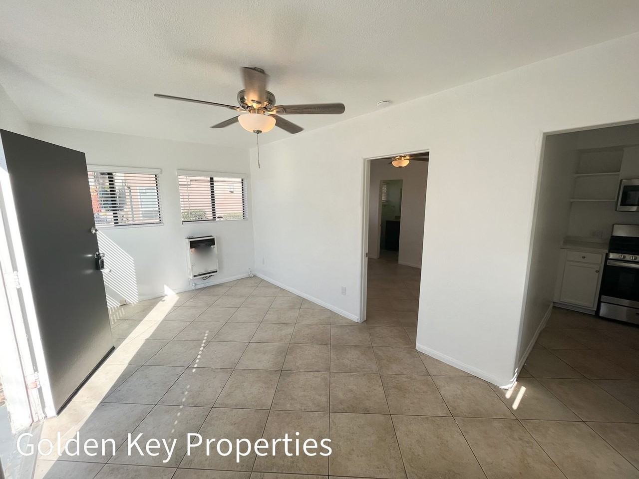 624 N Pacific St #B - Photo 7 of 11