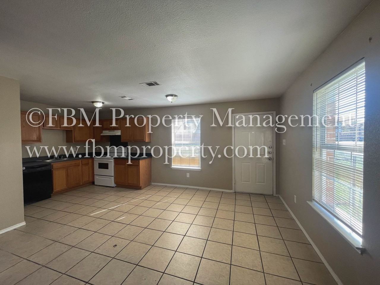 400 Kings Way Dr #B - Photo 4 of 17