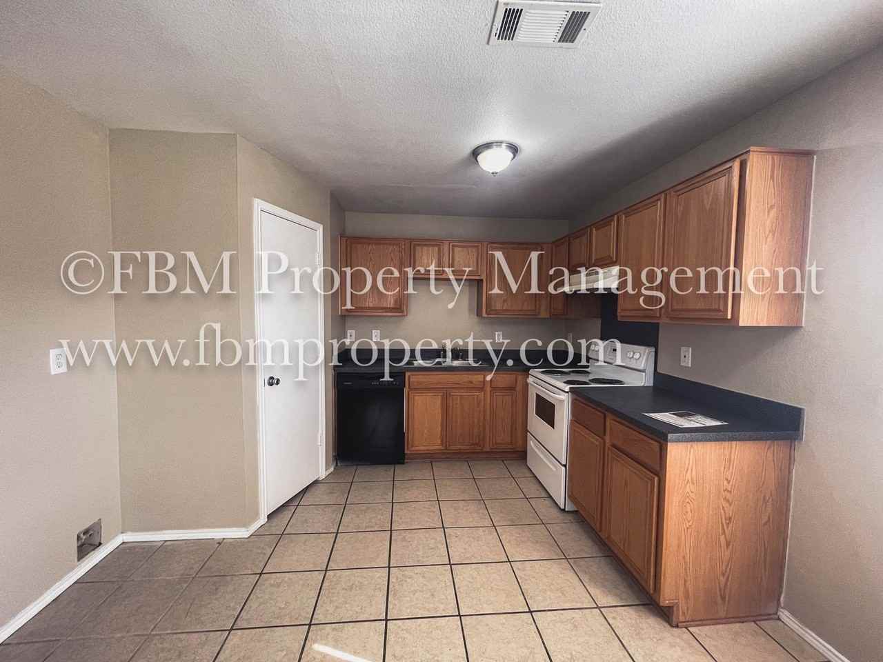 400 Kings Way Dr #B - Photo 5 of 17