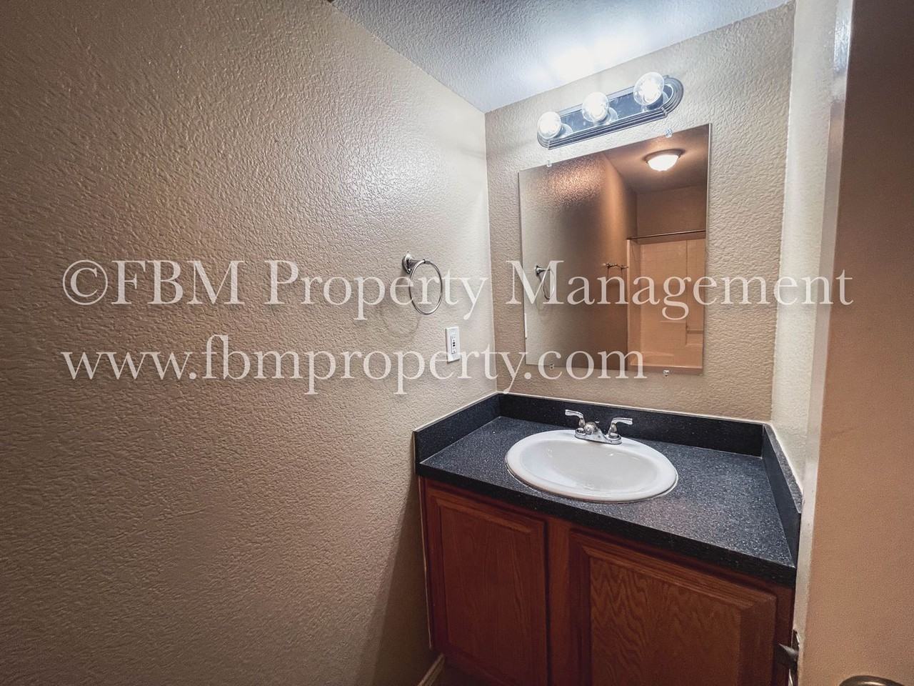 400 Kings Way Dr #B - Photo 7 of 17