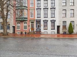 featured image of 1017 Green St