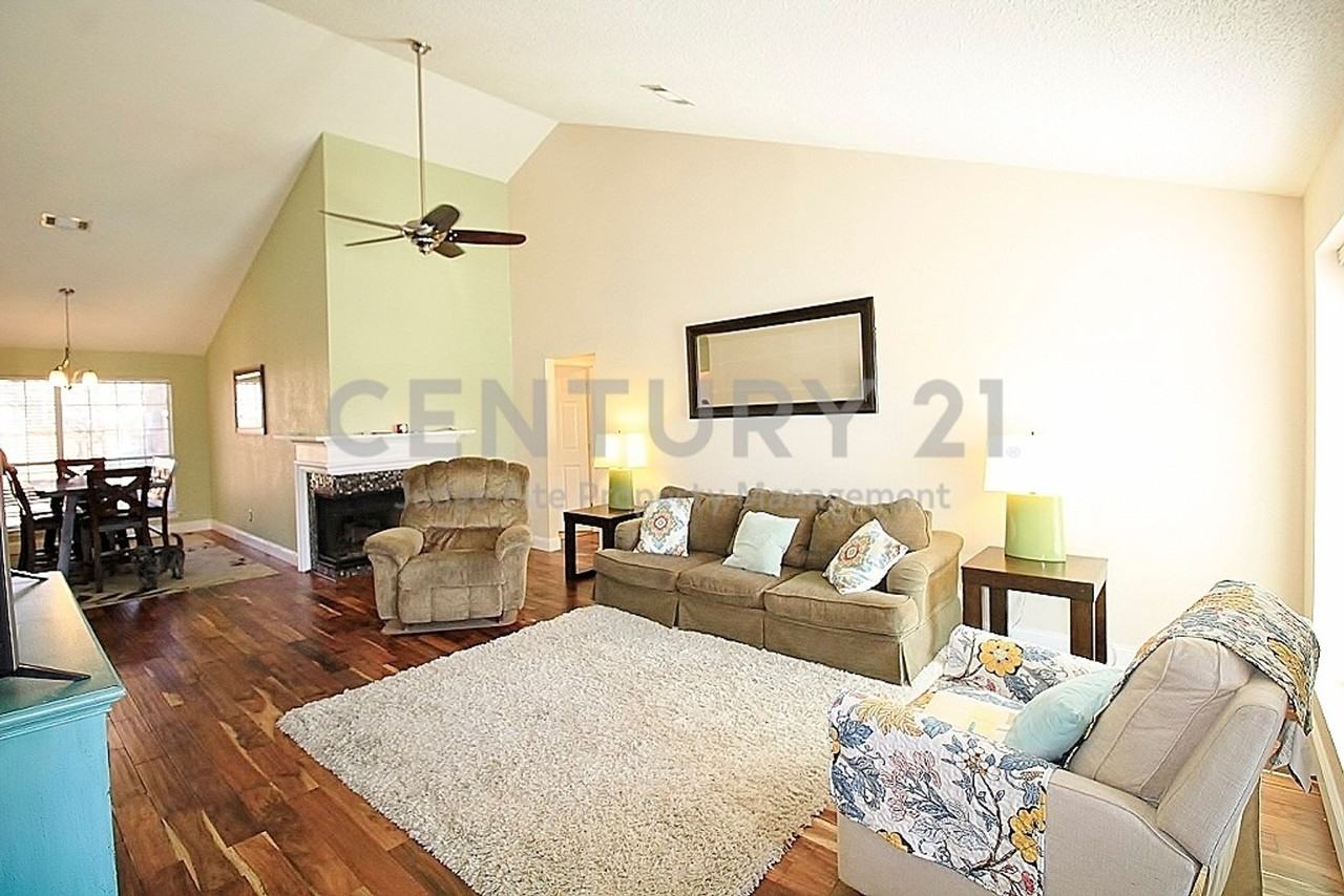 314 Pool St - Photo 2 of 11