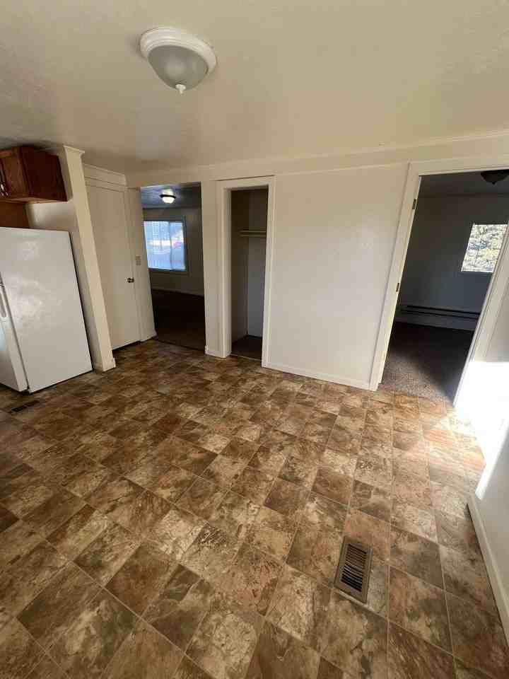 517 E Chubbuck Rd - Photo 3 of 12