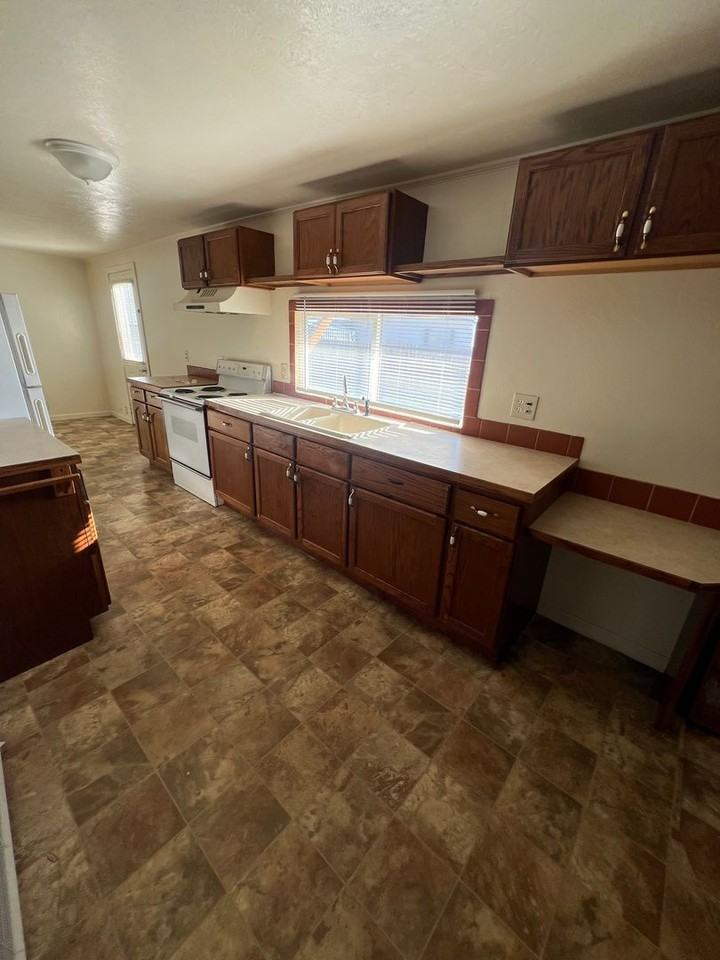 517 E Chubbuck Rd - Photo 5 of 12